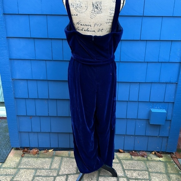 💙💙💙The gap gorgeous, deep blue romper in velvet 14 - Picture 5 of 8